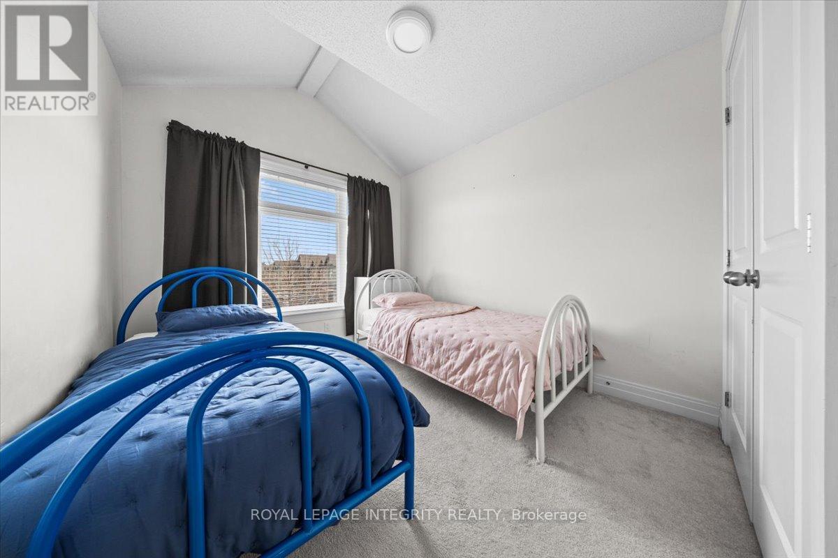 154 Woodhurst Crescent, Ottawa, ON - Indoor Photo Showing Bedroom