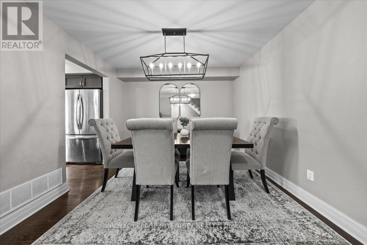 154 Woodhurst Crescent, Ottawa, ON - Indoor Photo Showing Dining Room