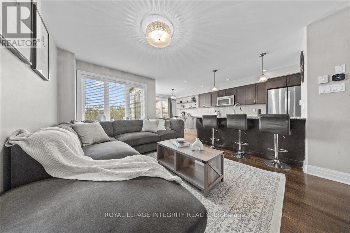 154 Woodhurst Crescent, Ottawa, ON - Indoor Photo Showing Living Room