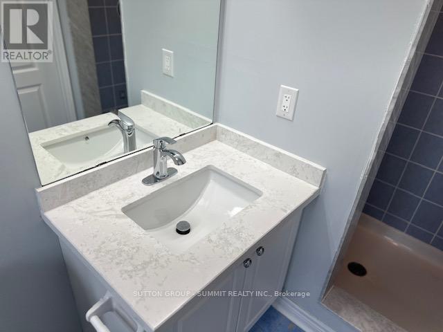 5440 Tenth Line W, Mississauga, ON - Indoor Photo Showing Bathroom