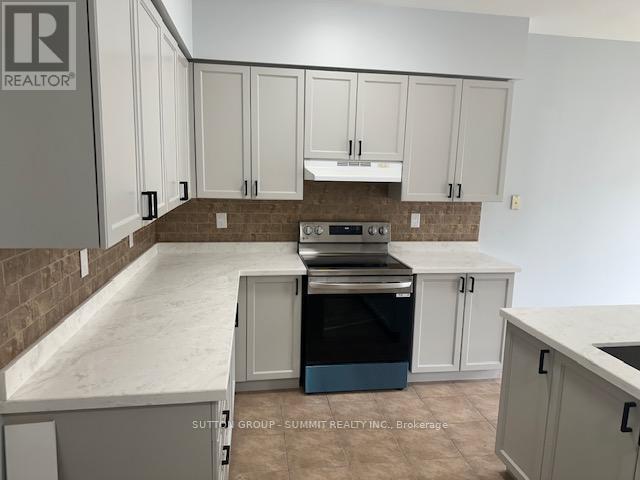 5440 Tenth Line W, Mississauga, ON - Indoor Photo Showing Kitchen