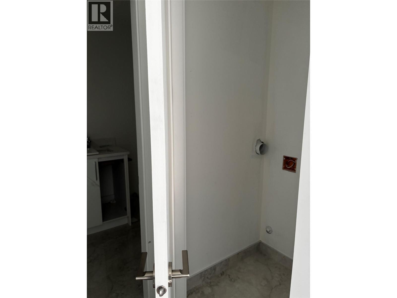 2 piece bathroom and laundry - 980 Franklyn Road Unit# 6 Lot# 6, Kelowna, BC