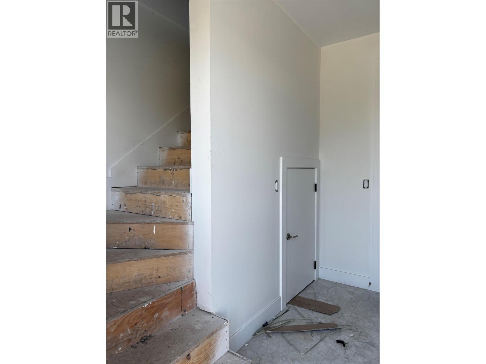 Entrance stairway - 980 Franklyn Road Unit# 6 Lot# 6, Kelowna, BC