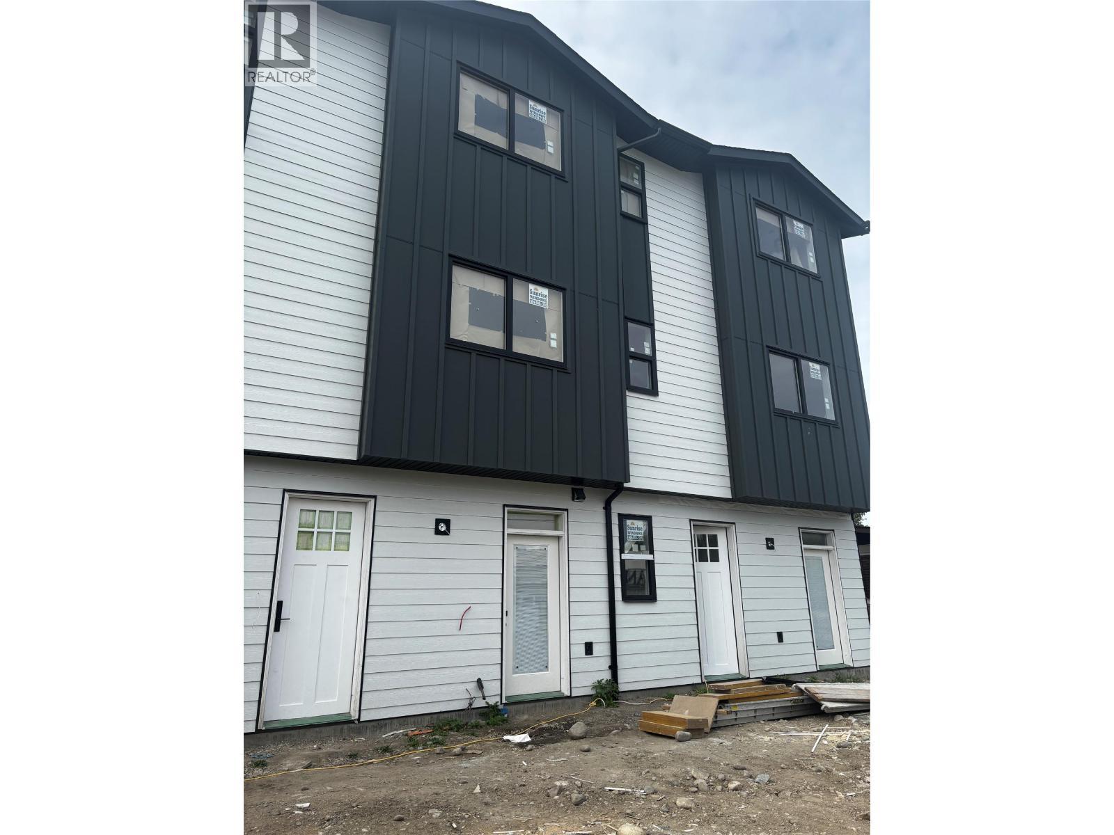 Left is Main entrance left side is LOCK OFF SUITE - 980 Franklyn Road Unit# 5 Lot# 5, Kelowna, BC - Outdoor With Exterior