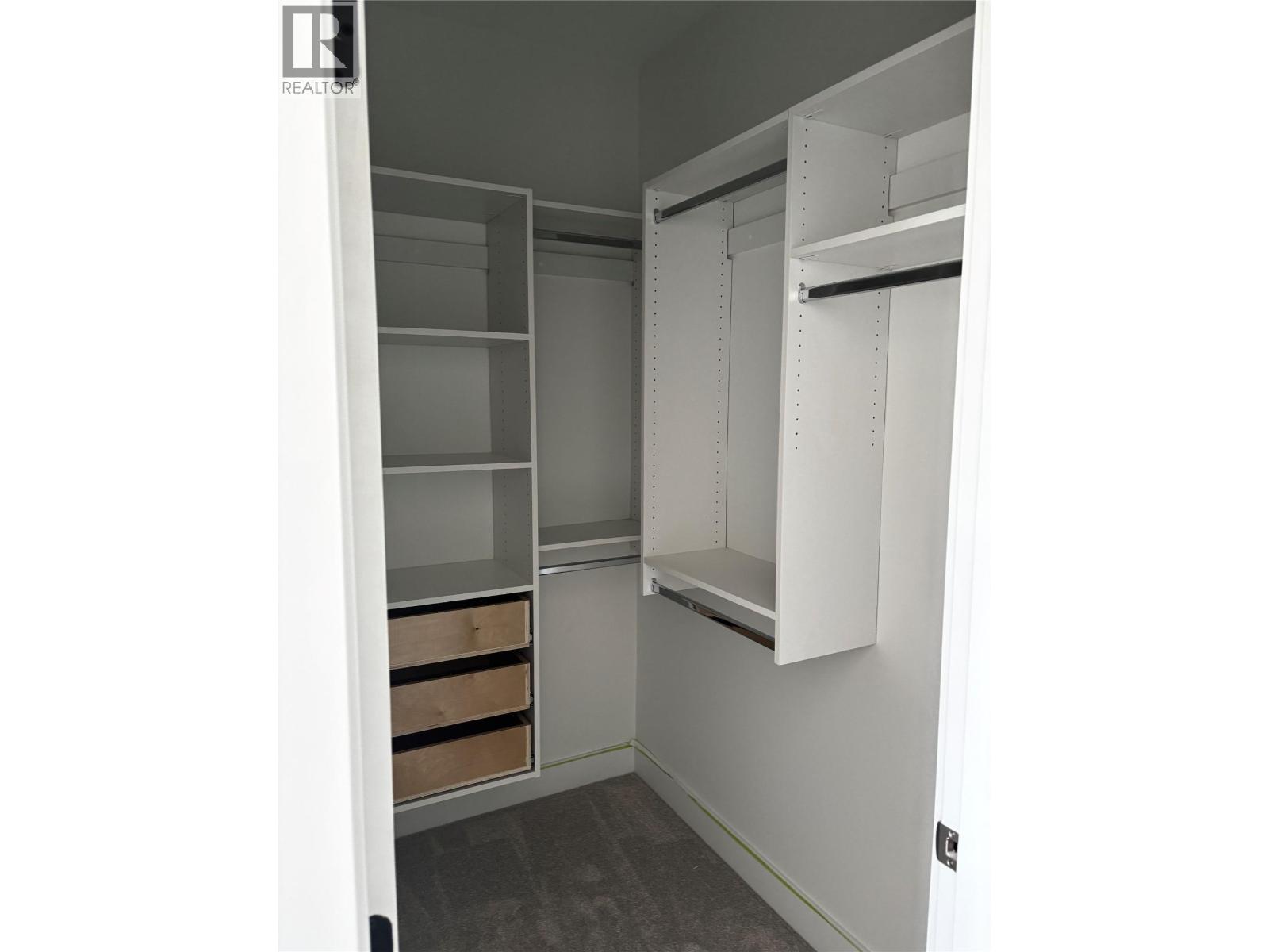 MASTER WALKIN - 980 Franklyn Road Unit# 5 Lot# 5, Kelowna, BC - Indoor