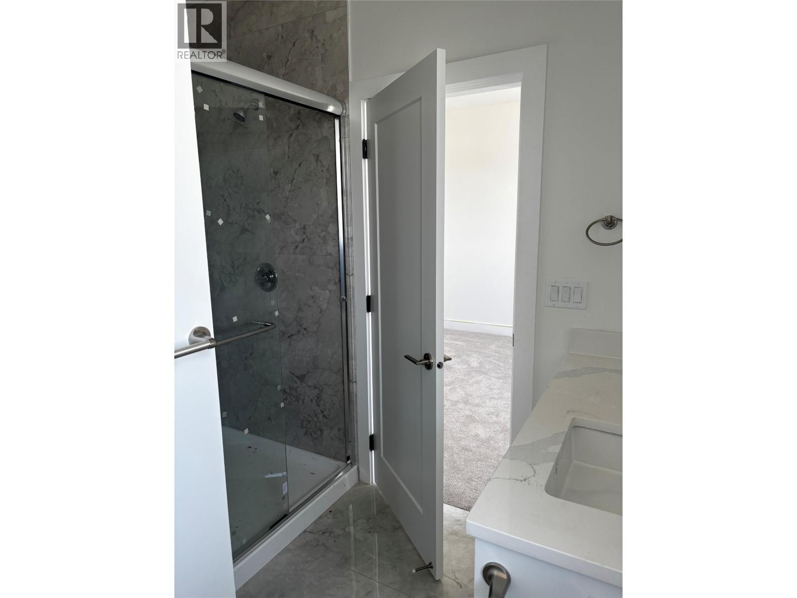 MASTER ENSUITE - 3 PIECE - 980 Franklyn Road Unit# 5 Lot# 5, Kelowna, BC - Indoor Photo Showing Bathroom