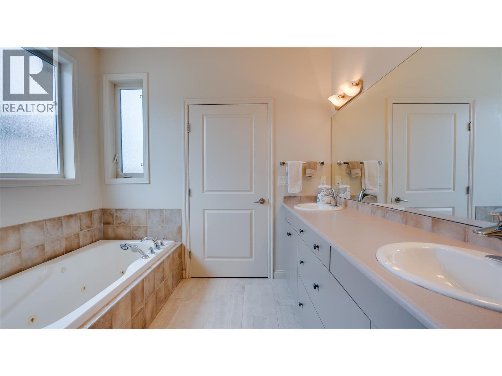 #8 Bayview Heights Lot# 8, Coldstream, BC - Indoor Photo Showing Bathroom