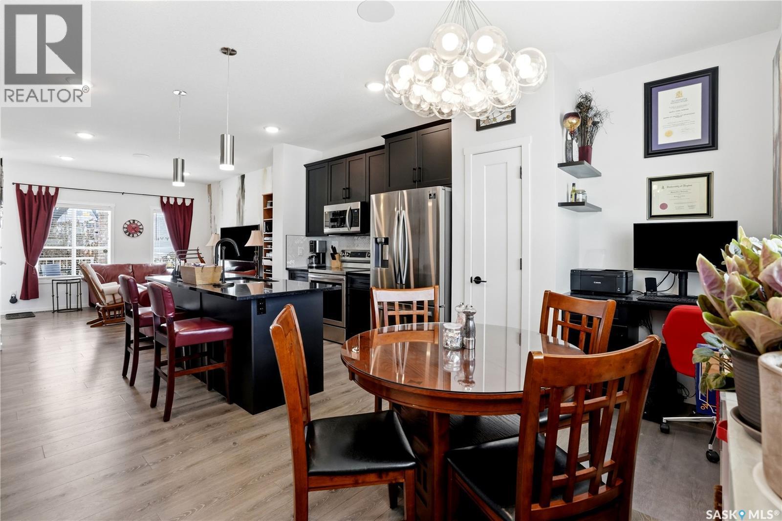 5000 Primrose Green Drive E, Regina, SK - Indoor Photo Showing Dining Room