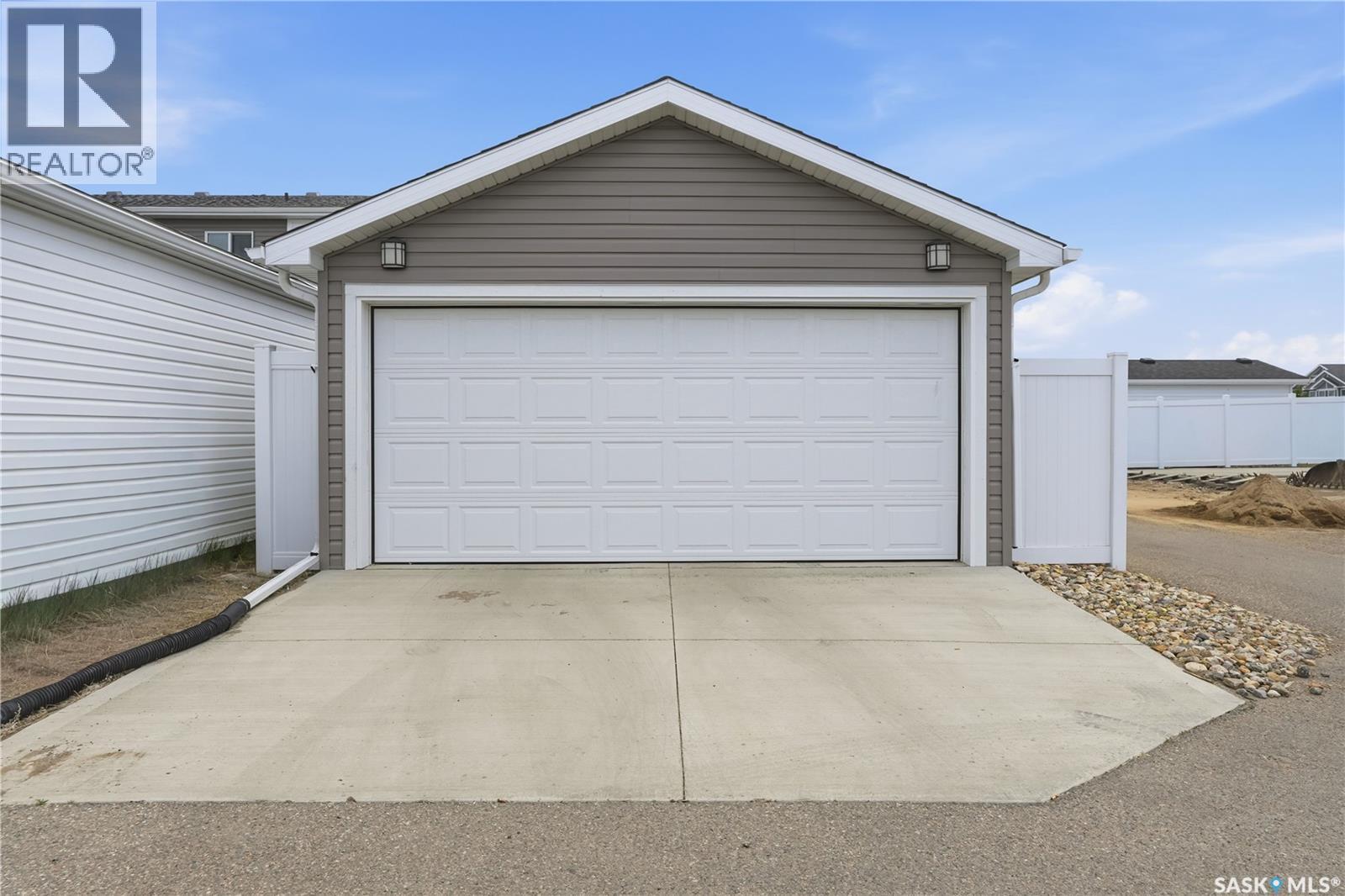 5000 Primrose Green Drive E, Regina, SK - Outdoor With Exterior
