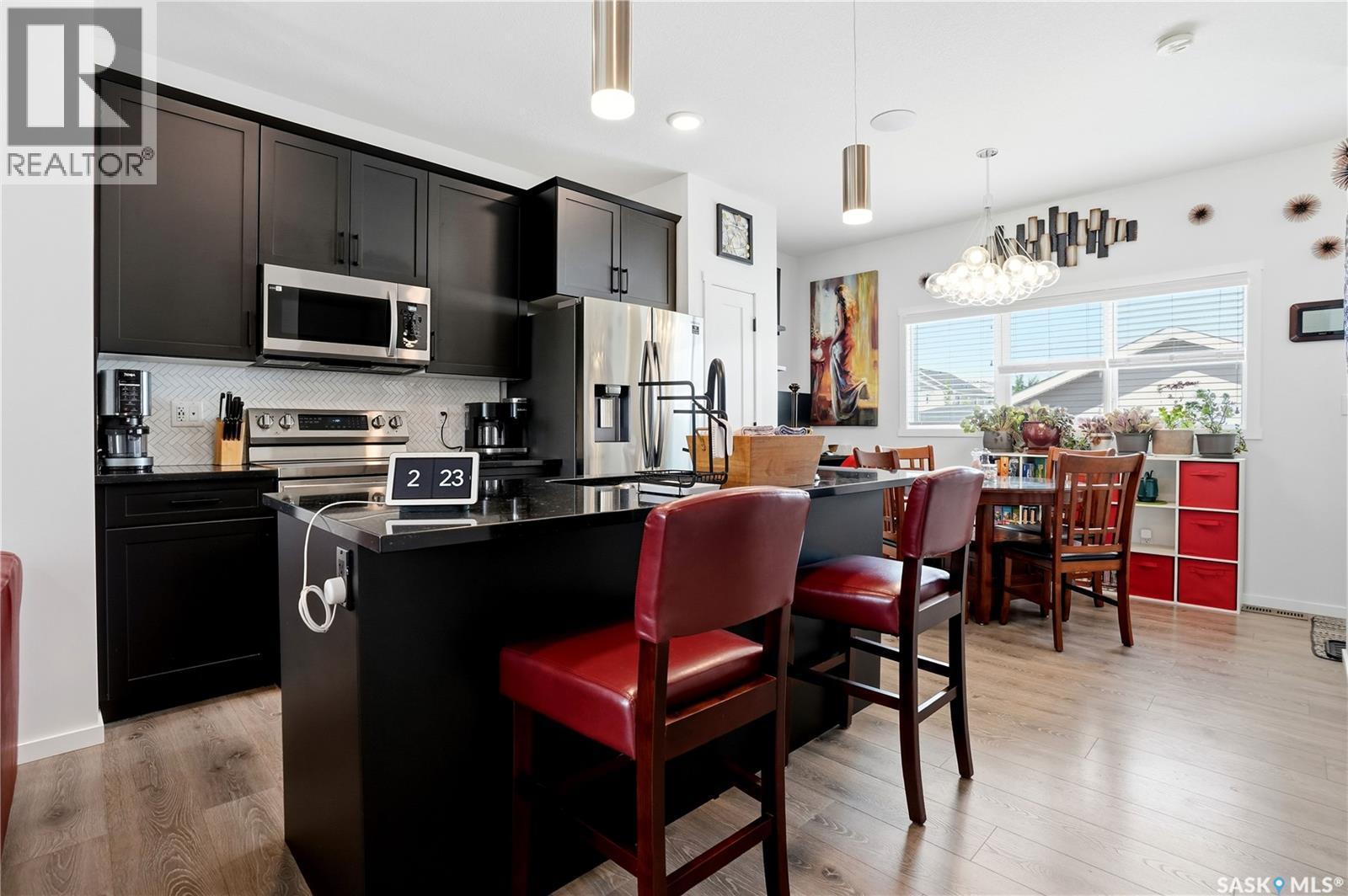 5000 Primrose Green Drive E, Regina, SK - Indoor Photo Showing Kitchen