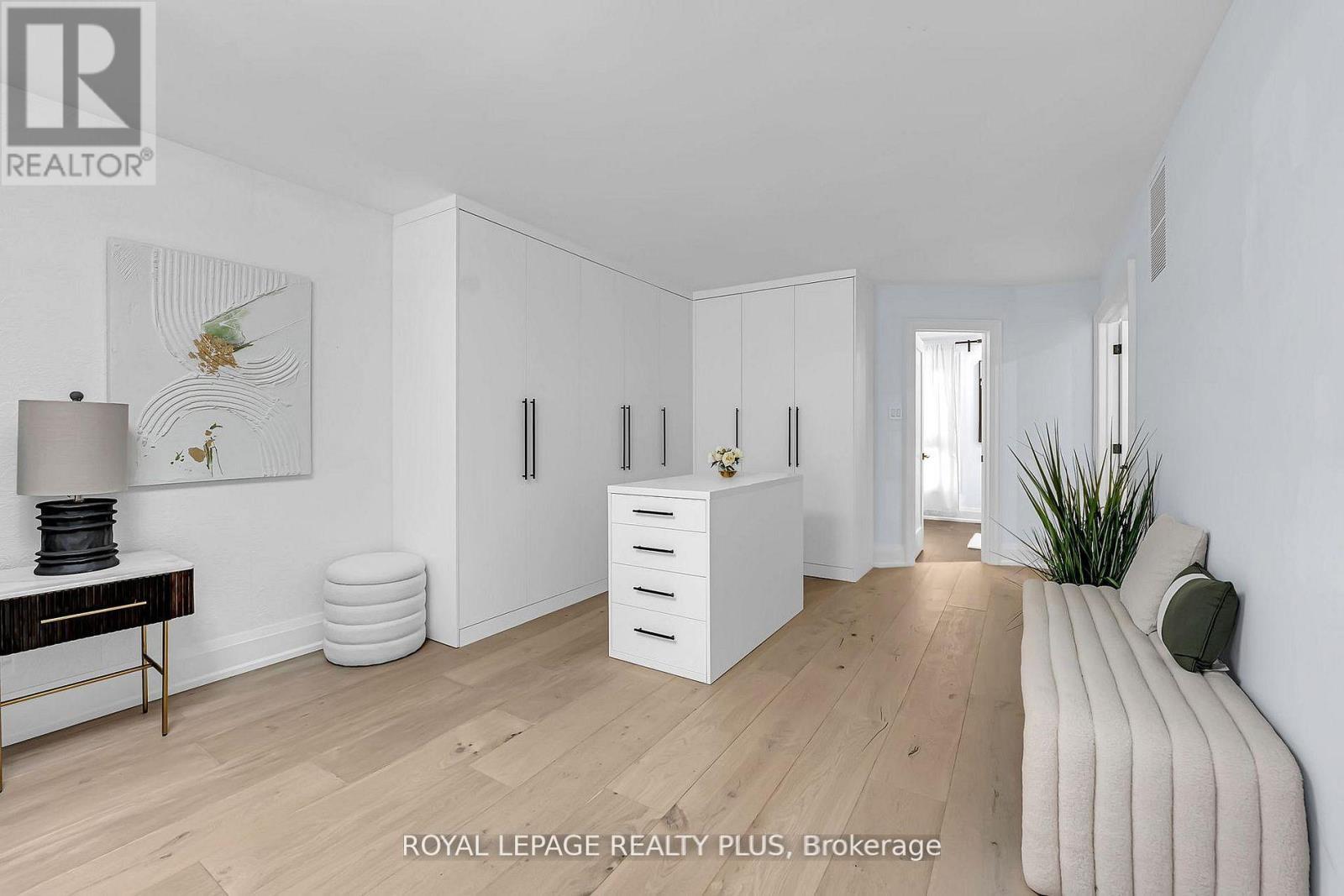 4344 Dallas Court, Mississauga, ON - Indoor