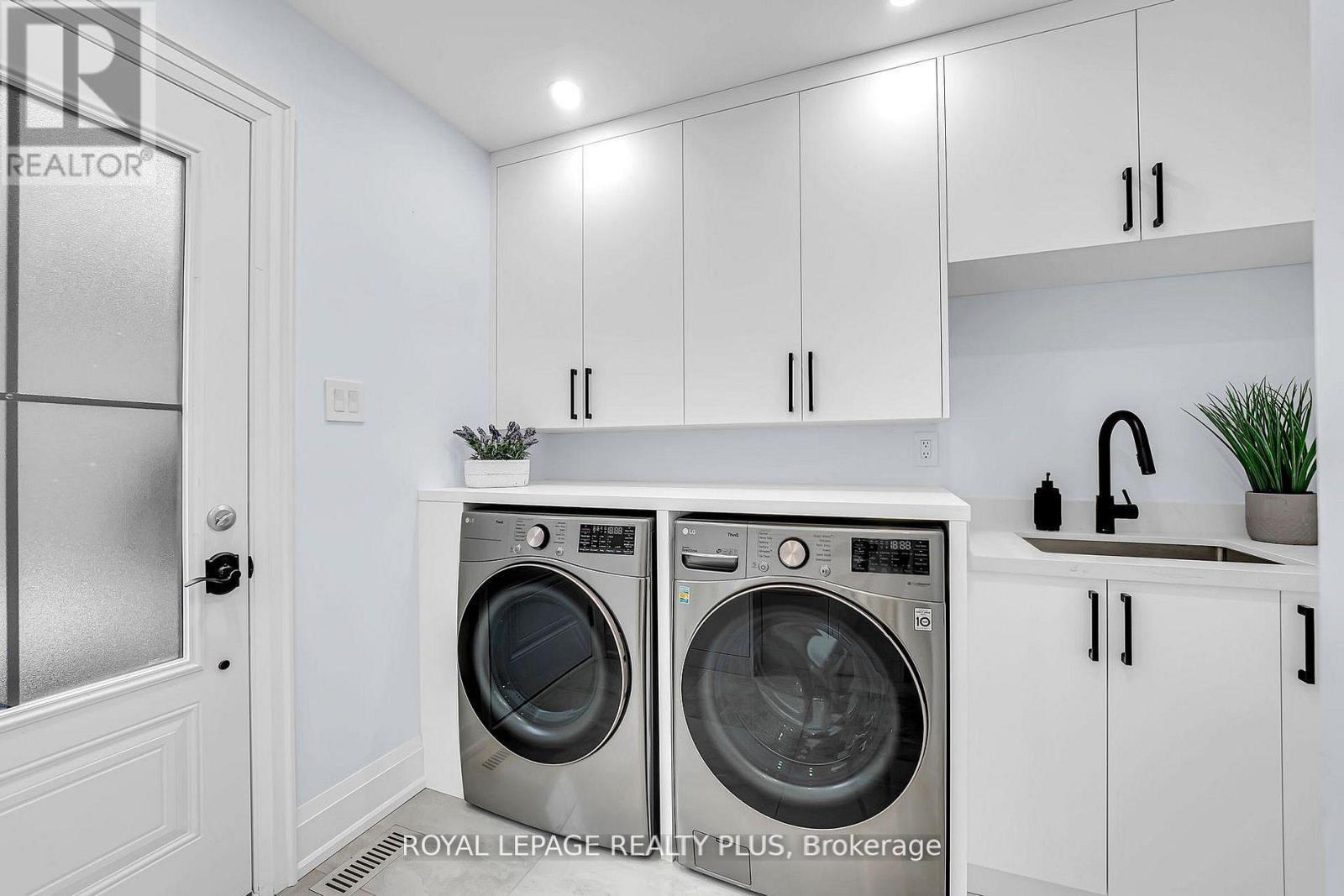 4344 Dallas Court, Mississauga, ON - Indoor Photo Showing Laundry Room