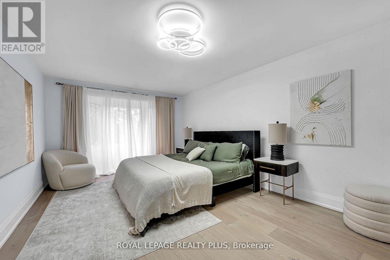 4344 Dallas Court, Mississauga, ON - Indoor Photo Showing Bedroom