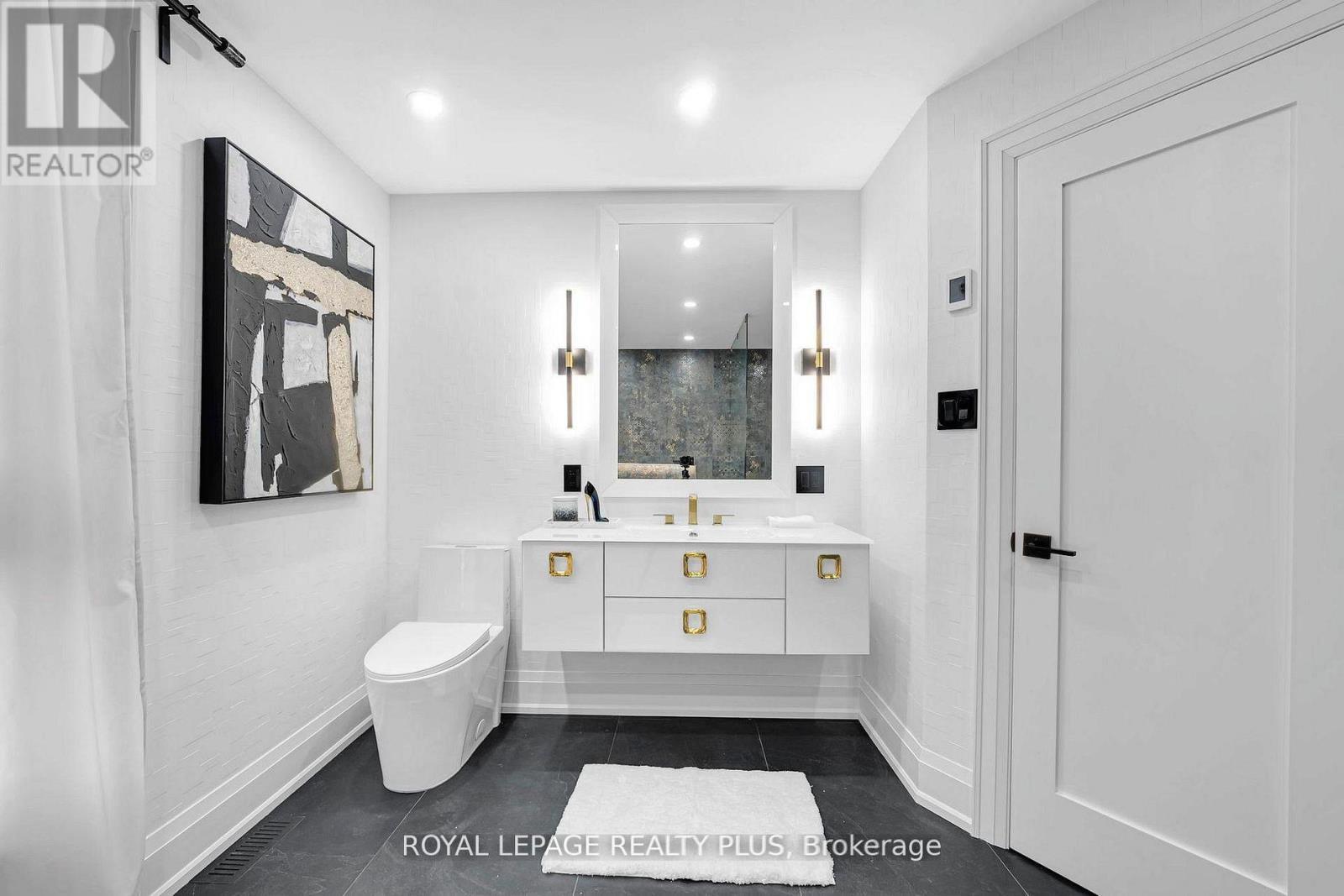 4344 Dallas Court, Mississauga, ON - Indoor Photo Showing Bathroom