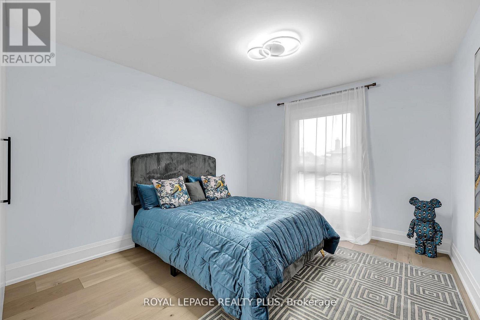 4344 Dallas Court, Mississauga, ON - Indoor Photo Showing Bedroom