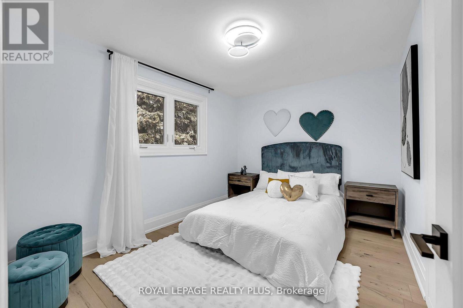 4344 Dallas Court, Mississauga, ON - Indoor Photo Showing Bedroom