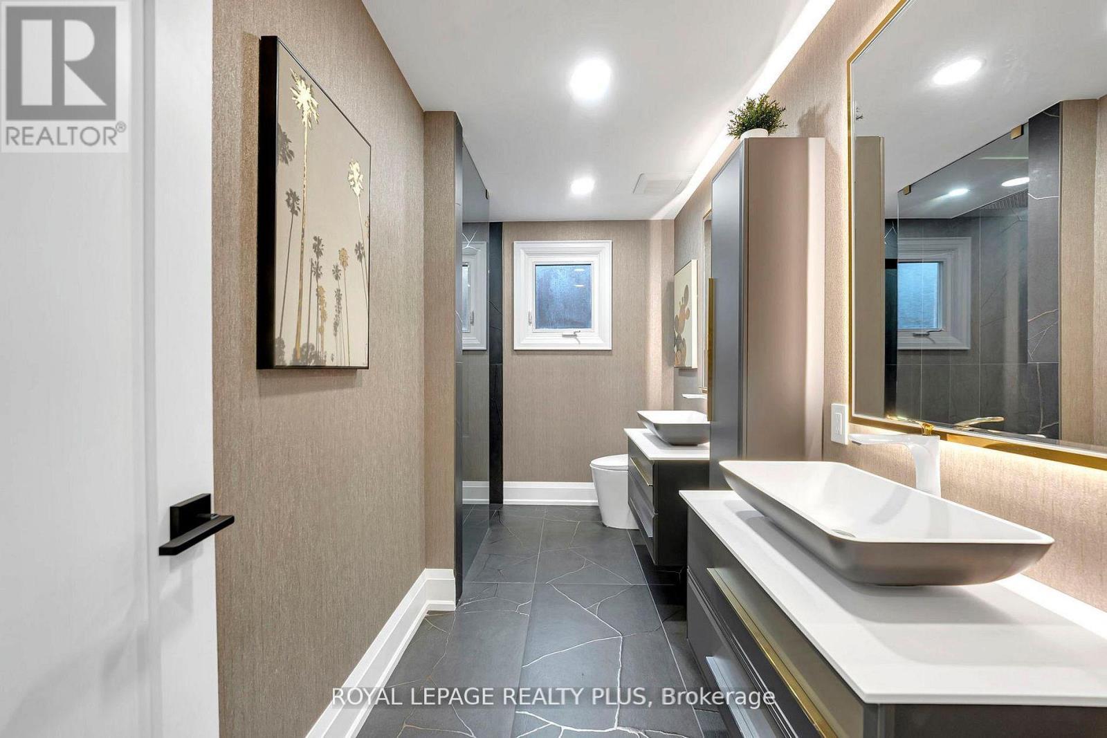 4344 Dallas Court, Mississauga, ON - Indoor
