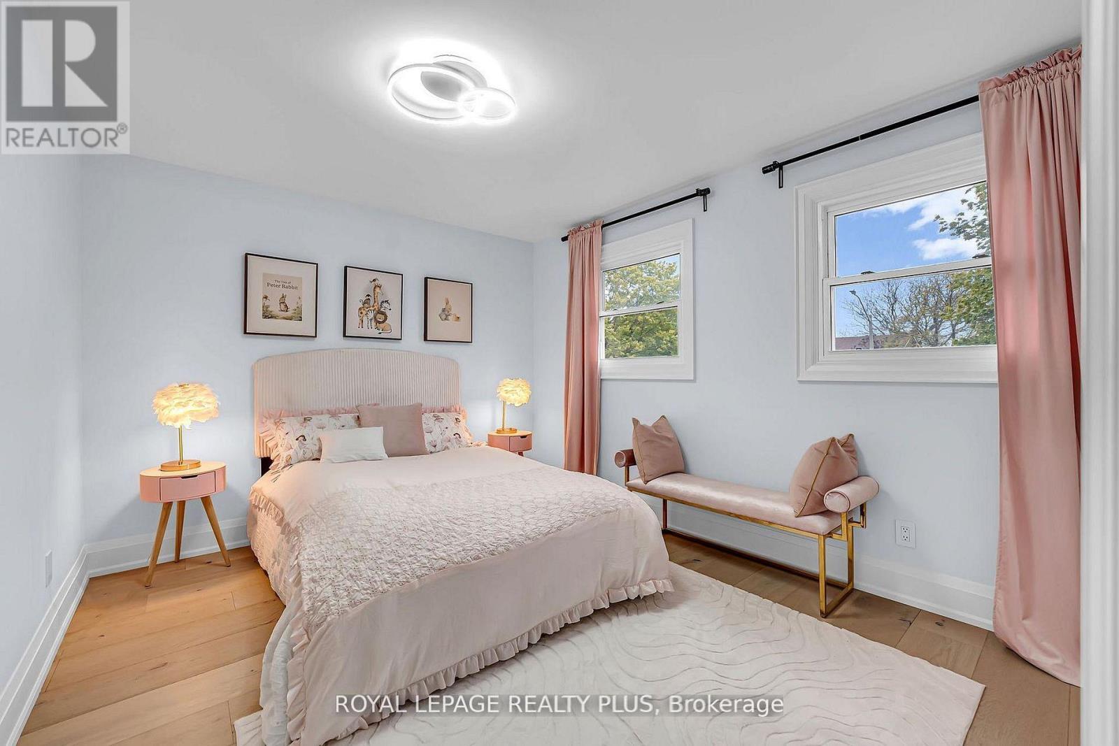 4344 Dallas Court, Mississauga, ON - Indoor Photo Showing Bedroom