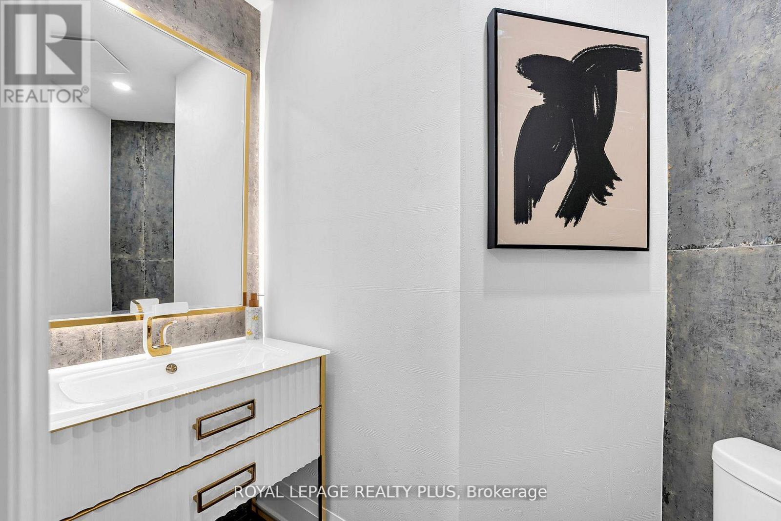 4344 Dallas Court, Mississauga, ON - Indoor Photo Showing Bathroom