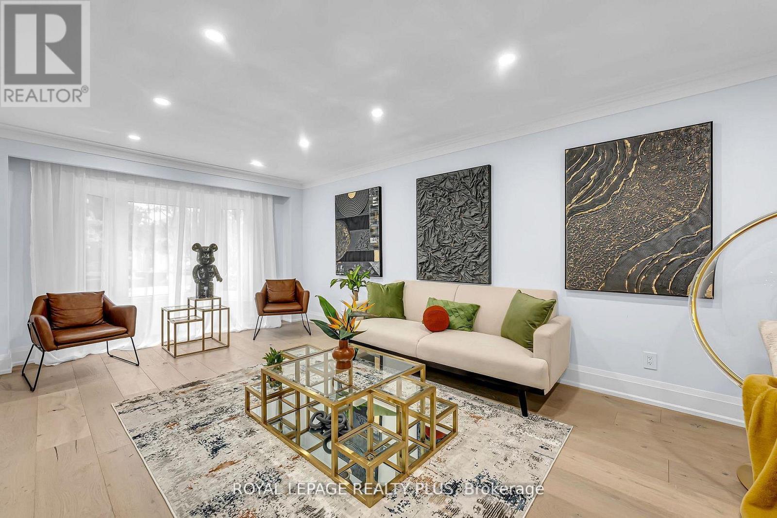 4344 Dallas Court, Mississauga, ON - Indoor Photo Showing Living Room