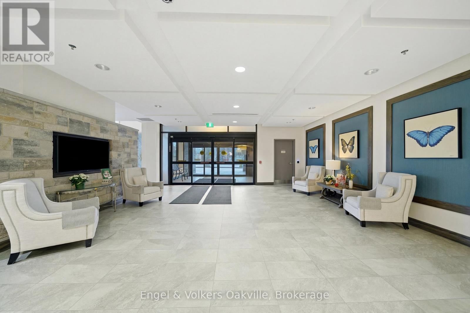 Main Floor Entrance - 101 - 3290 New Street, Burlington (Roseland), ON