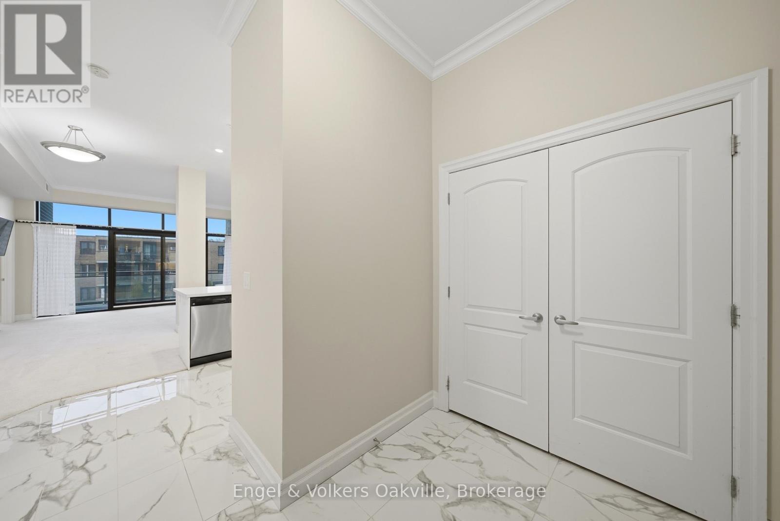 Foyer - 101 - 3290 New Street, Burlington (Roseland), ON