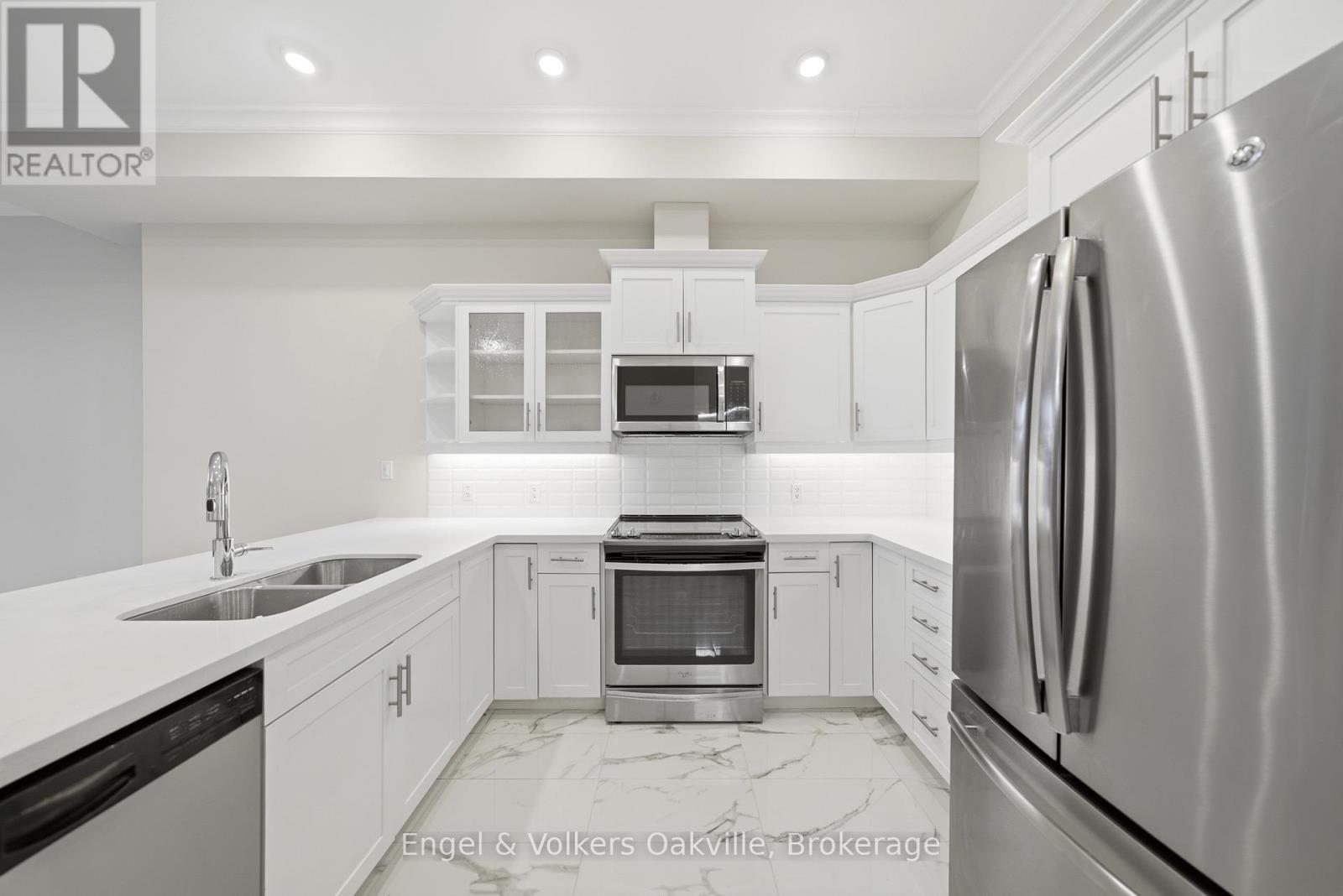 101 - 3290 New Street, Burlington (Roseland), ON