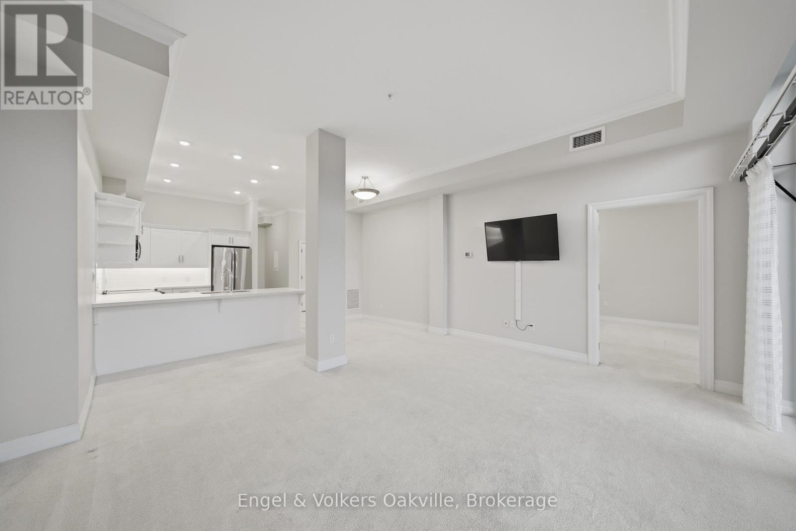 101 - 3290 New Street, Burlington (Roseland), ON