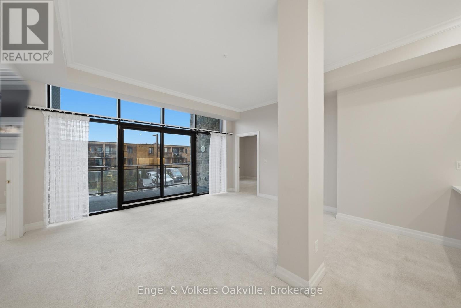101 - 3290 New Street, Burlington (Roseland), ON