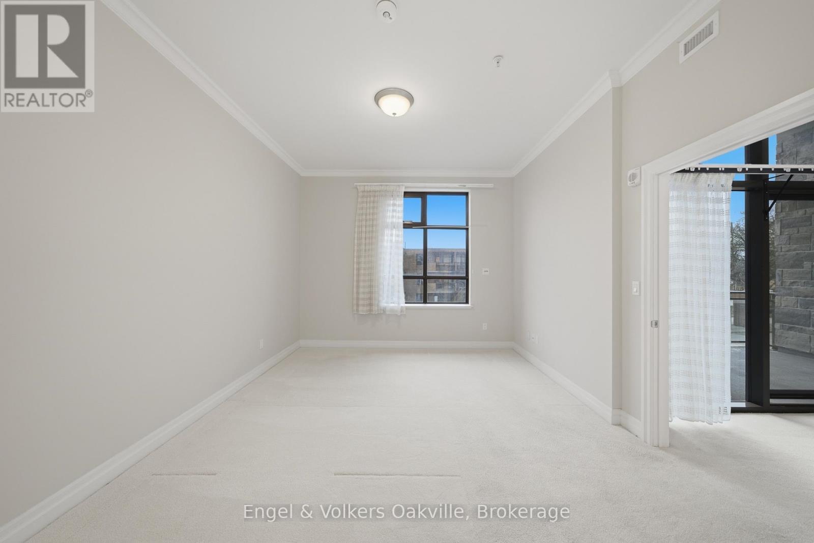101 - 3290 New Street, Burlington (Roseland), ON