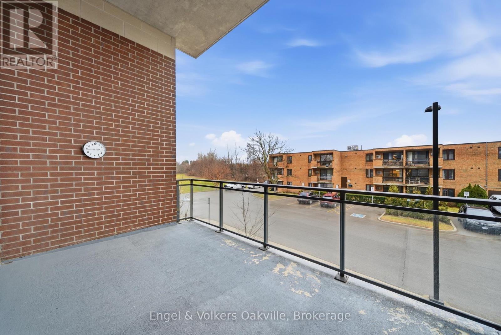 101 - 3290 New Street, Burlington (Roseland), ON