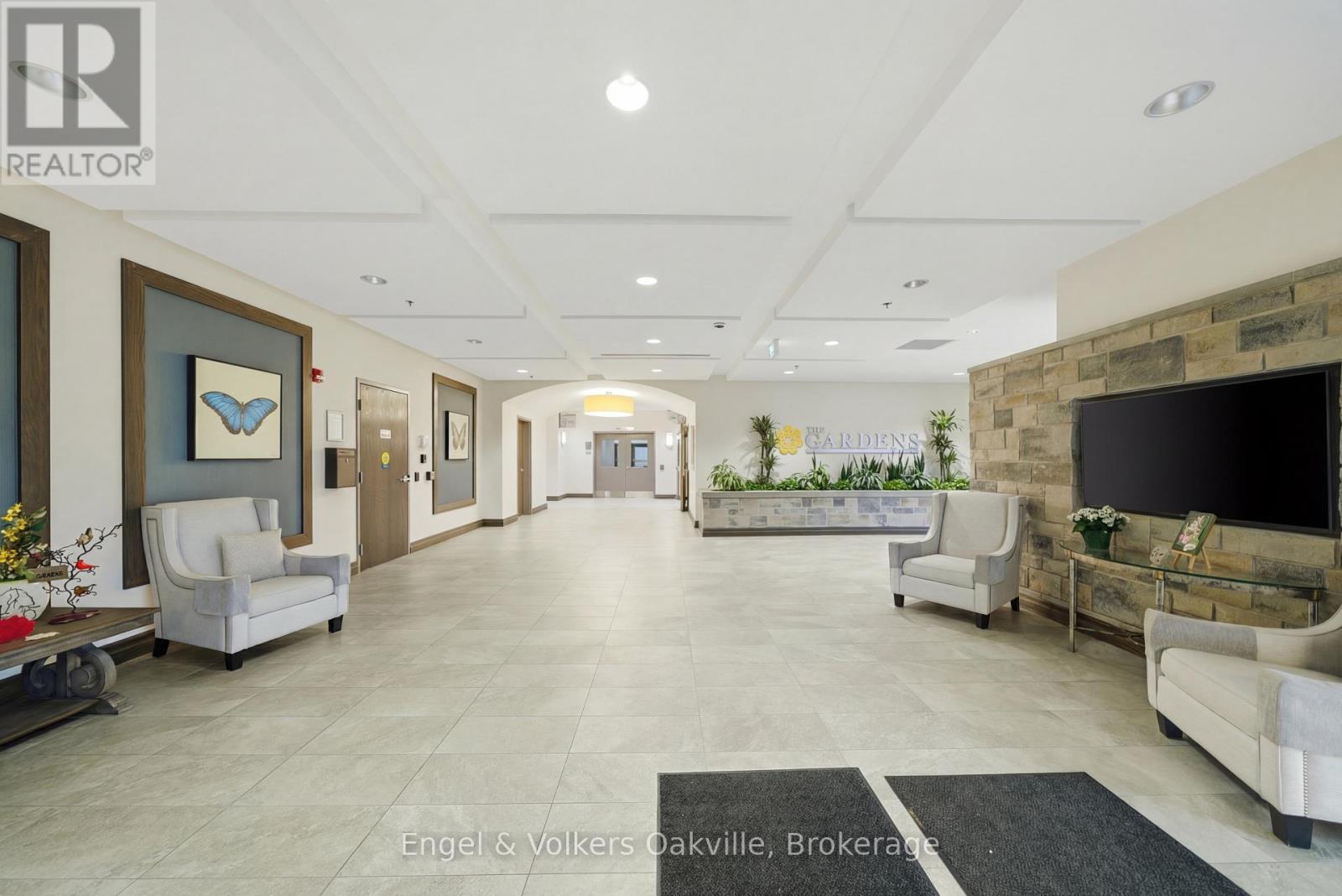 101 - 3290 New Street, Burlington (Roseland), ON
