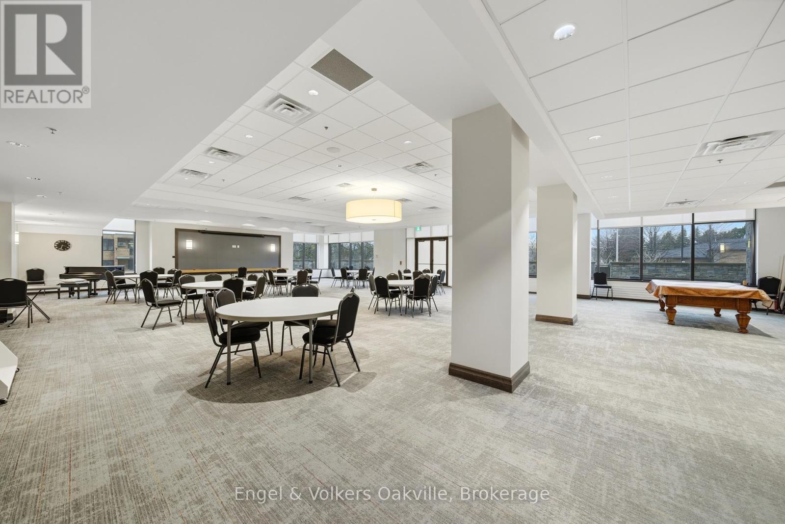 101 - 3290 New Street, Burlington (Roseland), ON