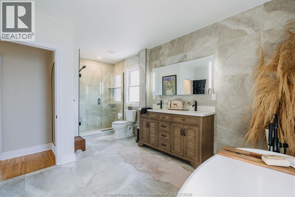 2263 Fraser Avenue, Windsor, ON - Indoor Photo Showing Bathroom