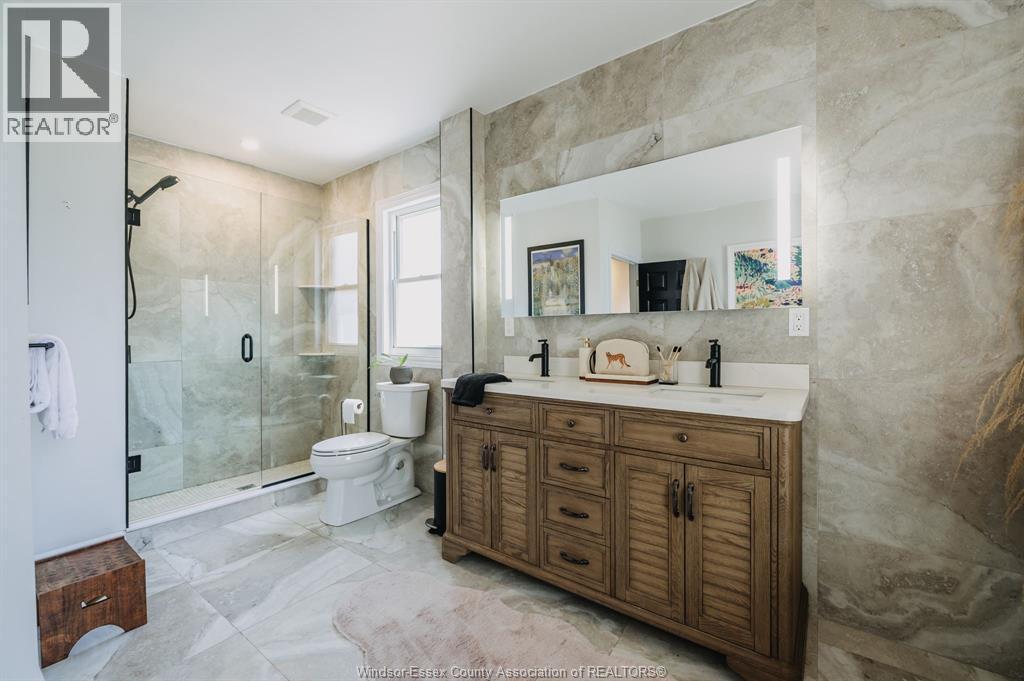 2263 Fraser Avenue, Windsor, ON - Indoor Photo Showing Bathroom