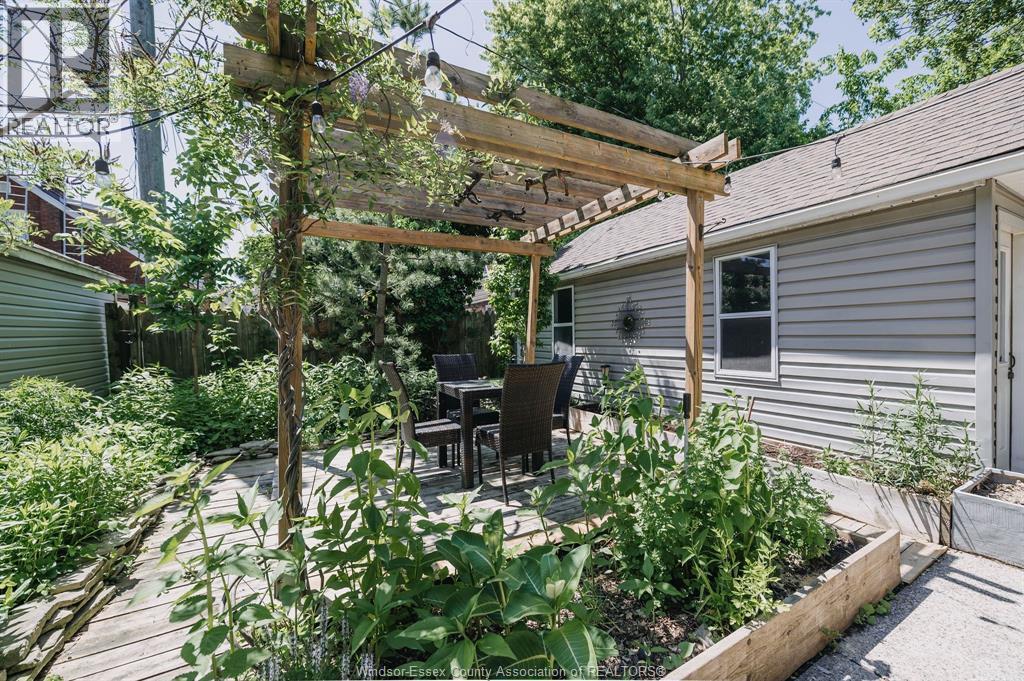 2263 Fraser Avenue, Windsor, ON - Outdoor