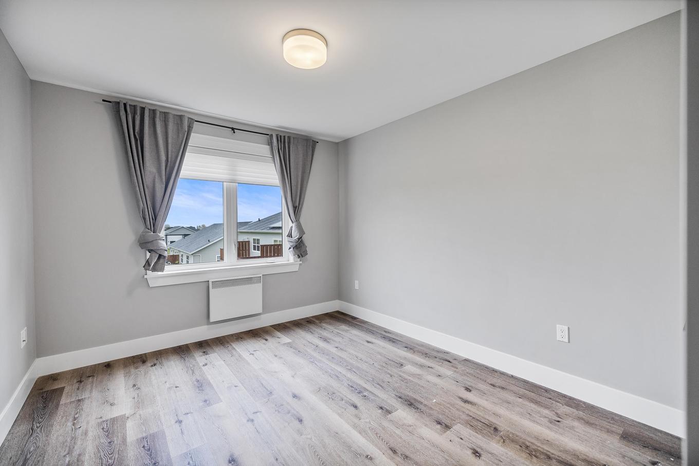 5 12 Harold Court, Cornwall, PE
