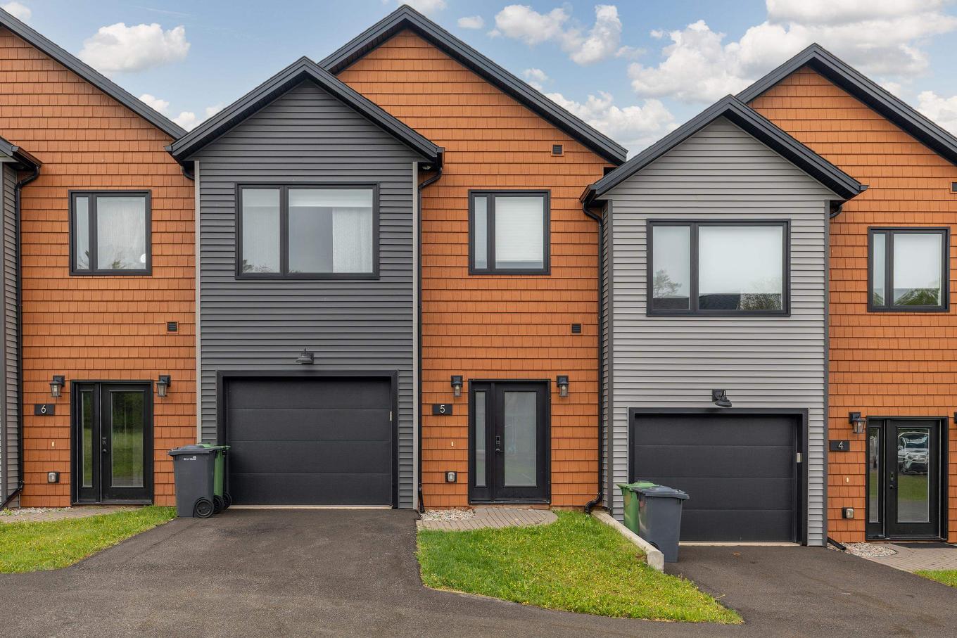 5 12 Harold Court, Cornwall, PE