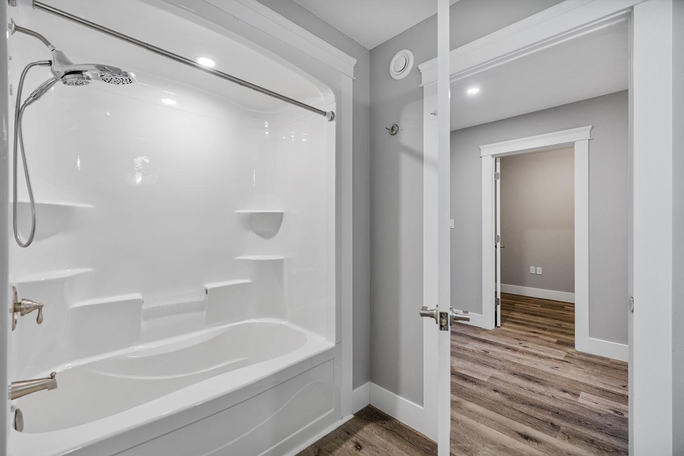 5 12 Harold Court, Cornwall, PE
