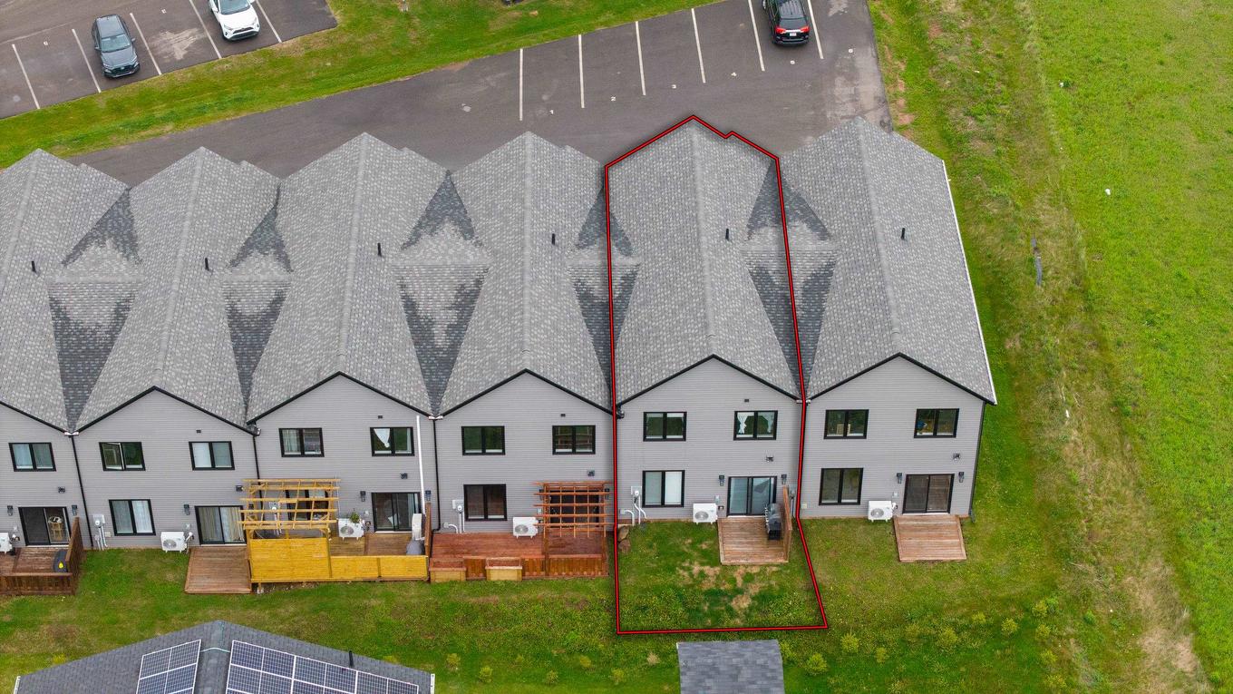 5 12 Harold Court, Cornwall, PE