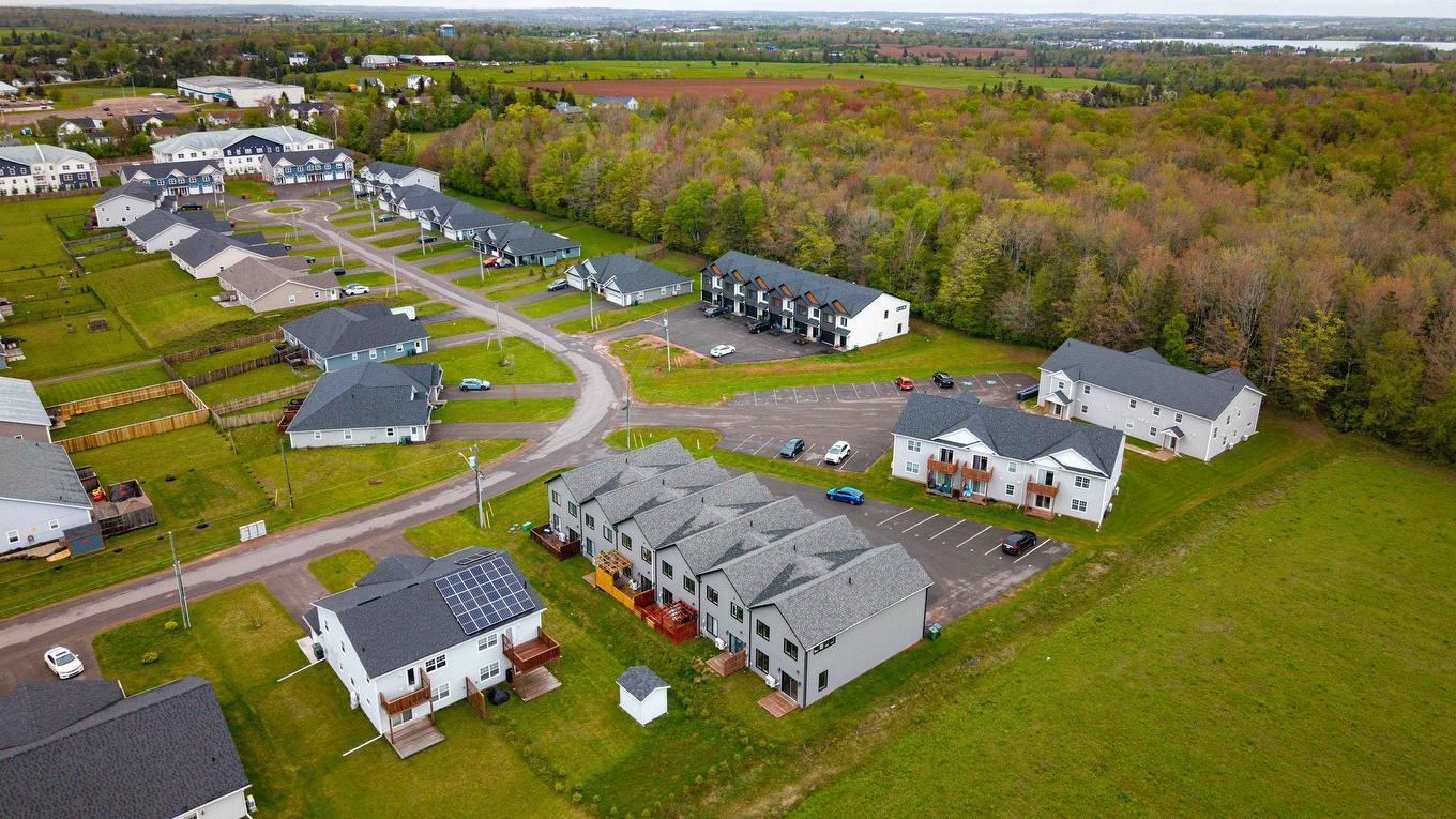 5 12 Harold Court, Cornwall, PE