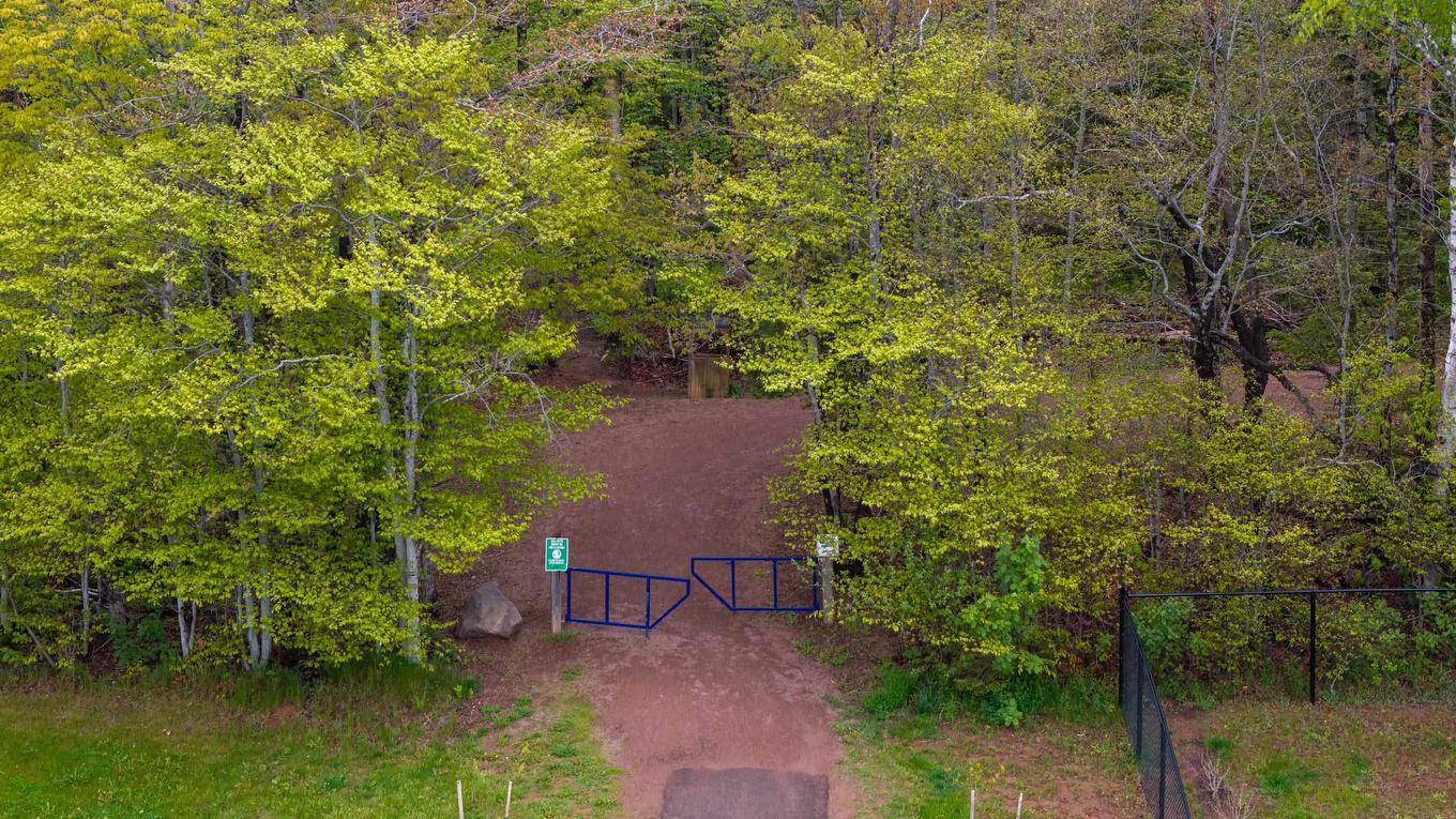 5 12 Harold Court, Cornwall, PE