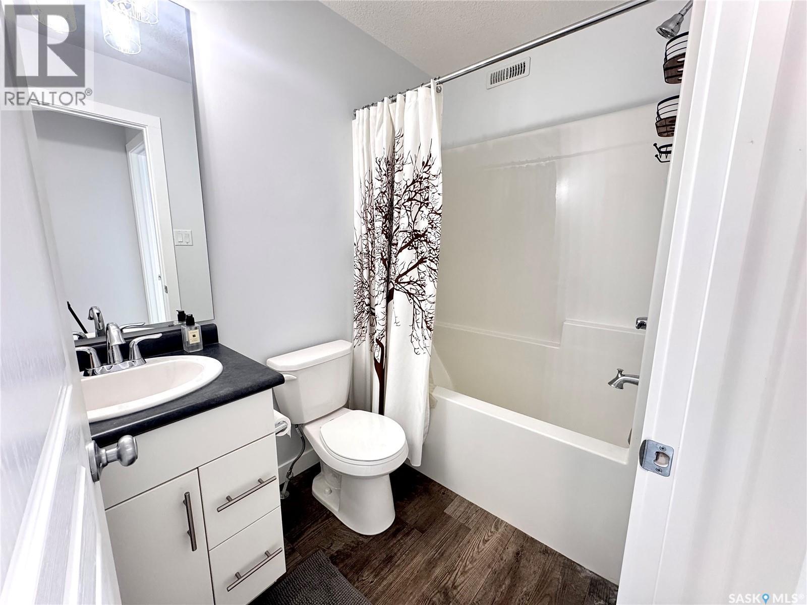 7937 Flax Avenue, Regina, SK - Indoor Photo Showing Bathroom
