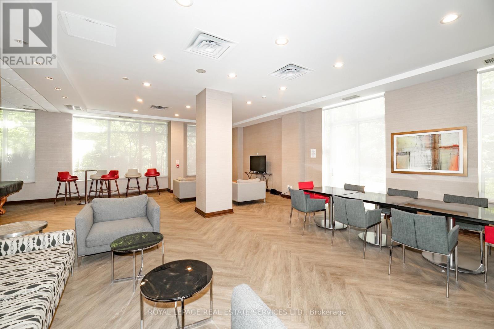 212 - 195 Merton Street, Toronto, ON - Indoor Photo Showing Living Room