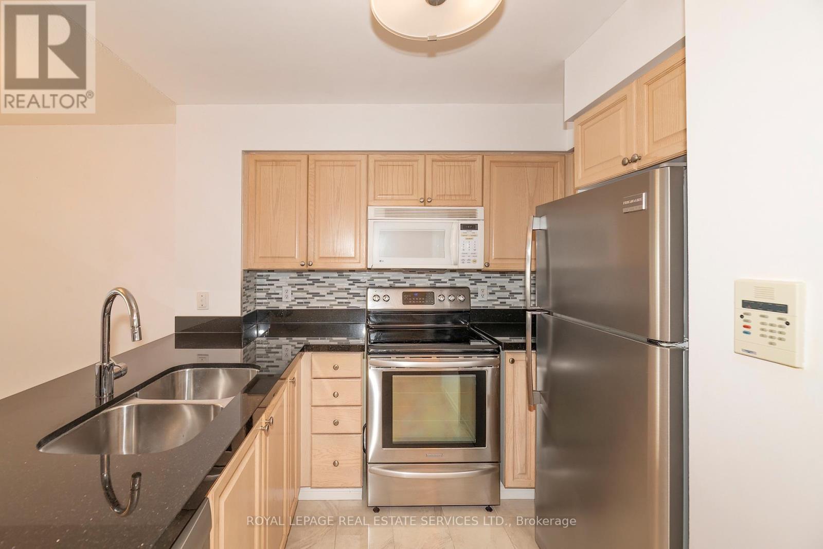 212 - 195 Merton Street, Toronto, ON - Indoor Photo Showing Kitchen With Stainless Steel Kitchen With Double Sink