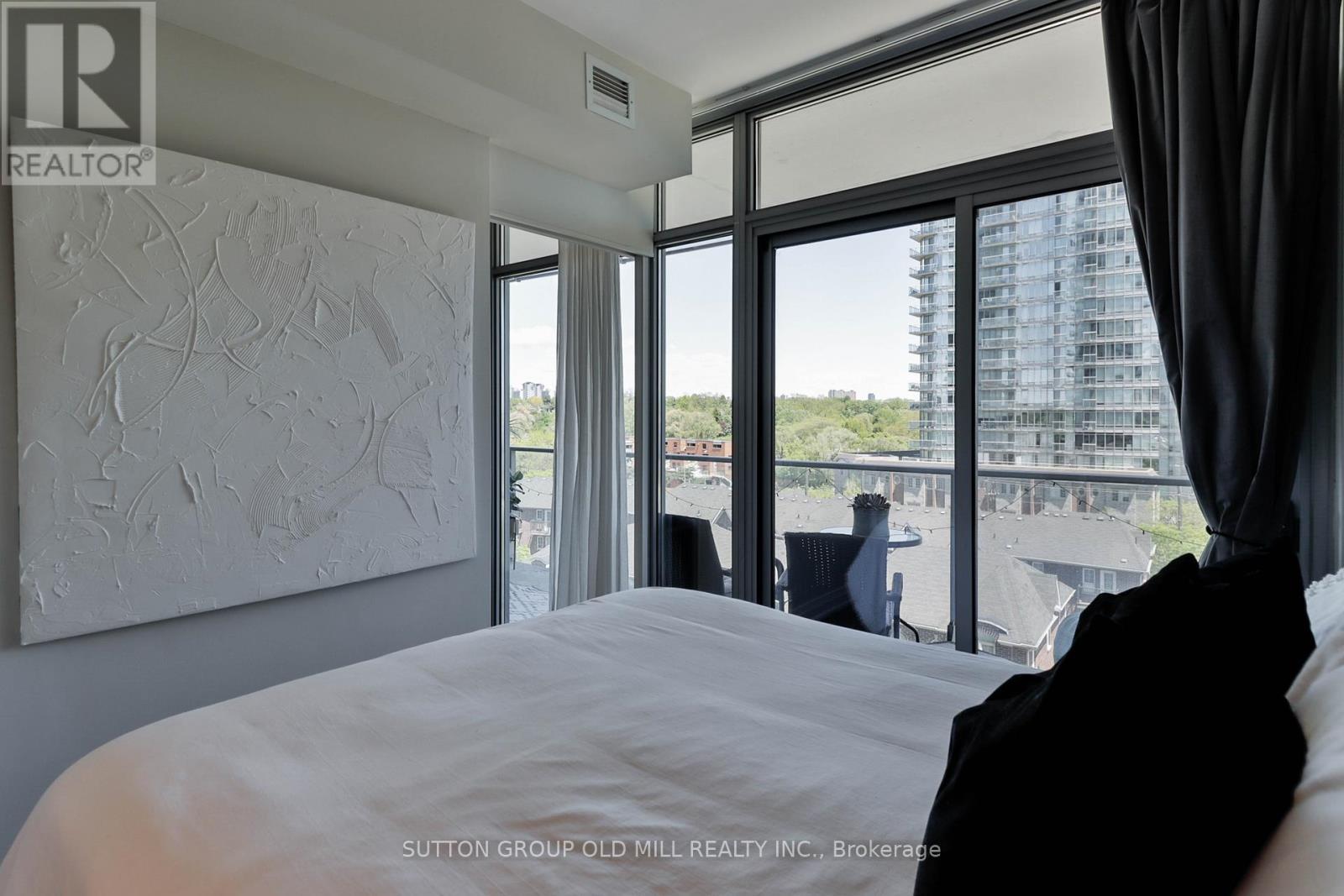 602 - 103 The Queensway, Toronto, ON - Indoor Photo Showing Bedroom