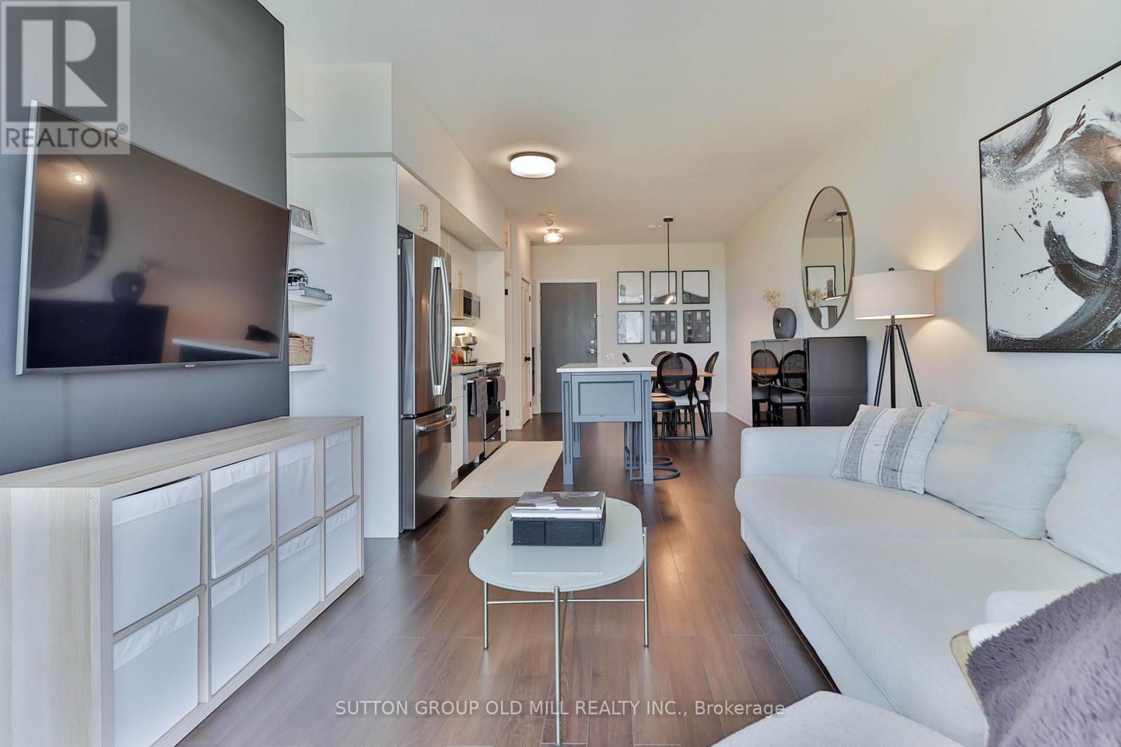 602 - 103 The Queensway, Toronto, ON - Indoor Photo Showing Living Room