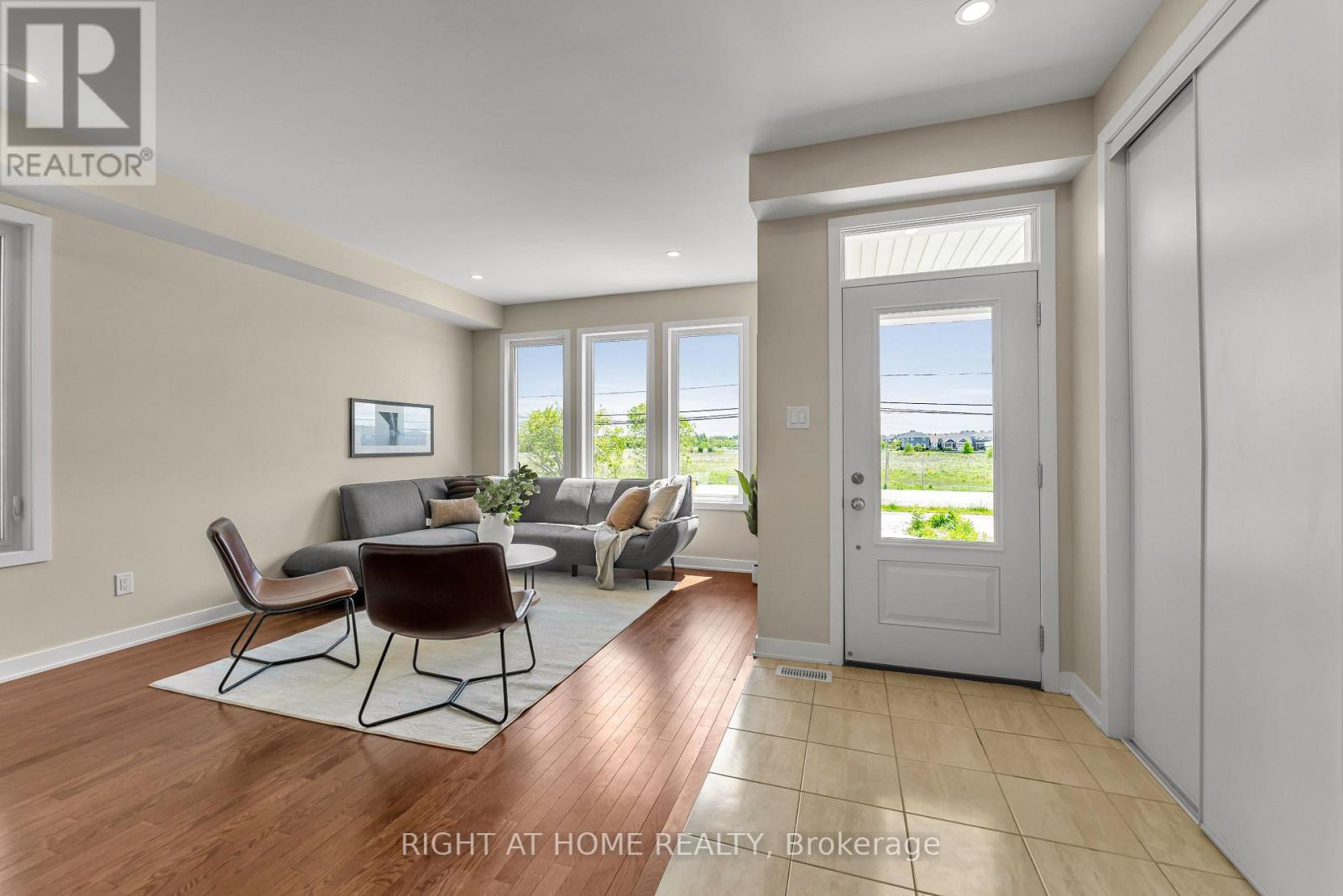 6319 Perth Street, Ottawa, ON - Indoor