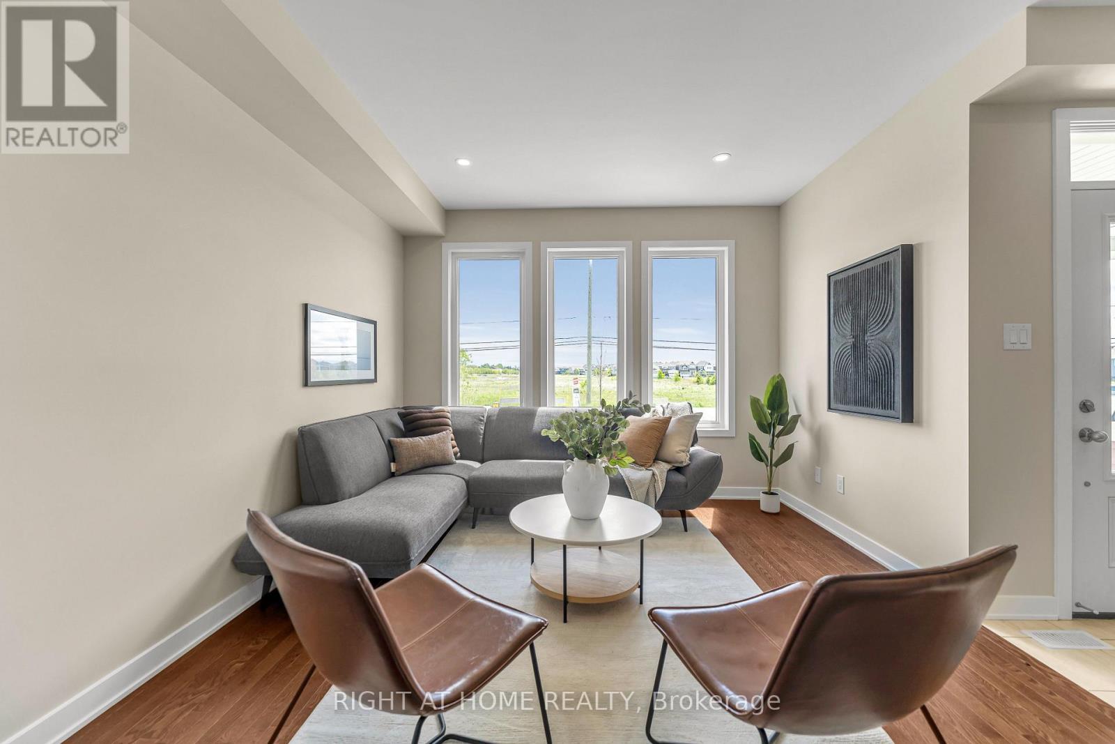 6319 Perth Street, Ottawa, ON - Indoor Photo Showing Other Room
