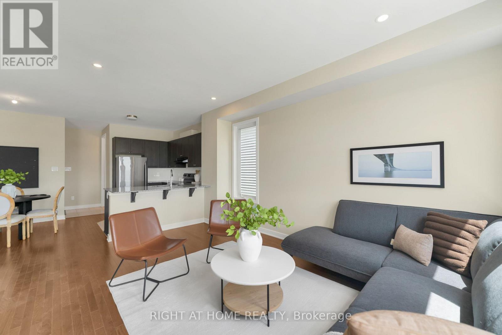 6319 Perth Street, Ottawa, ON - Indoor Photo Showing Living Room